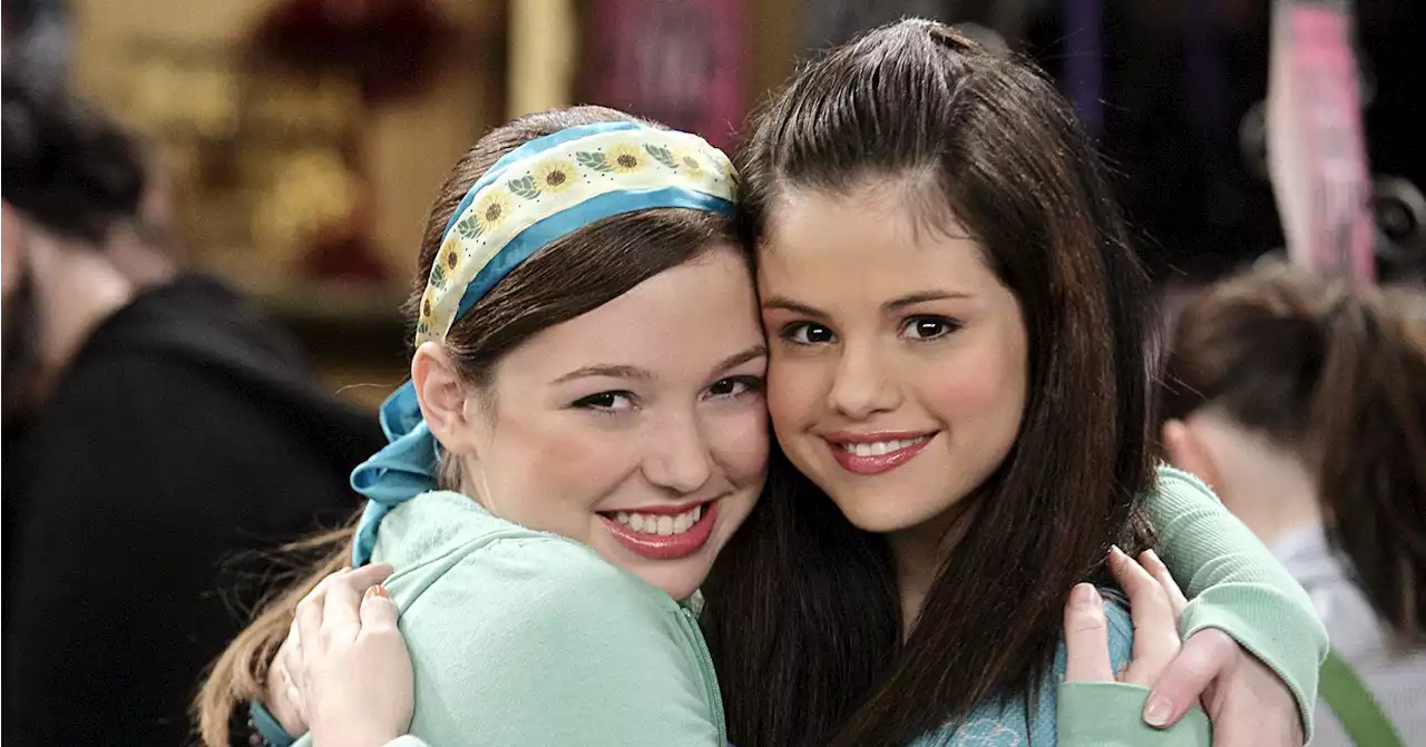 Watch Selena Gomez, Jennifer Stone Recreate 'Wizards of Waverly Place' Rap