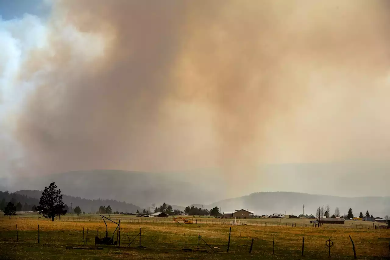 Blizzard hammers North Dakota; fires rage in New Mexico