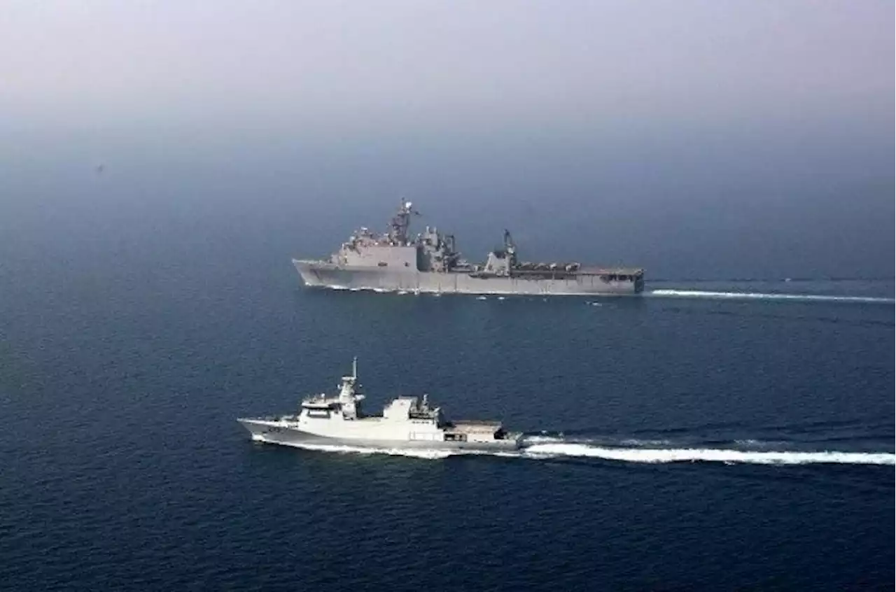 Pakistan Navy conducts naval drills with Us Navy