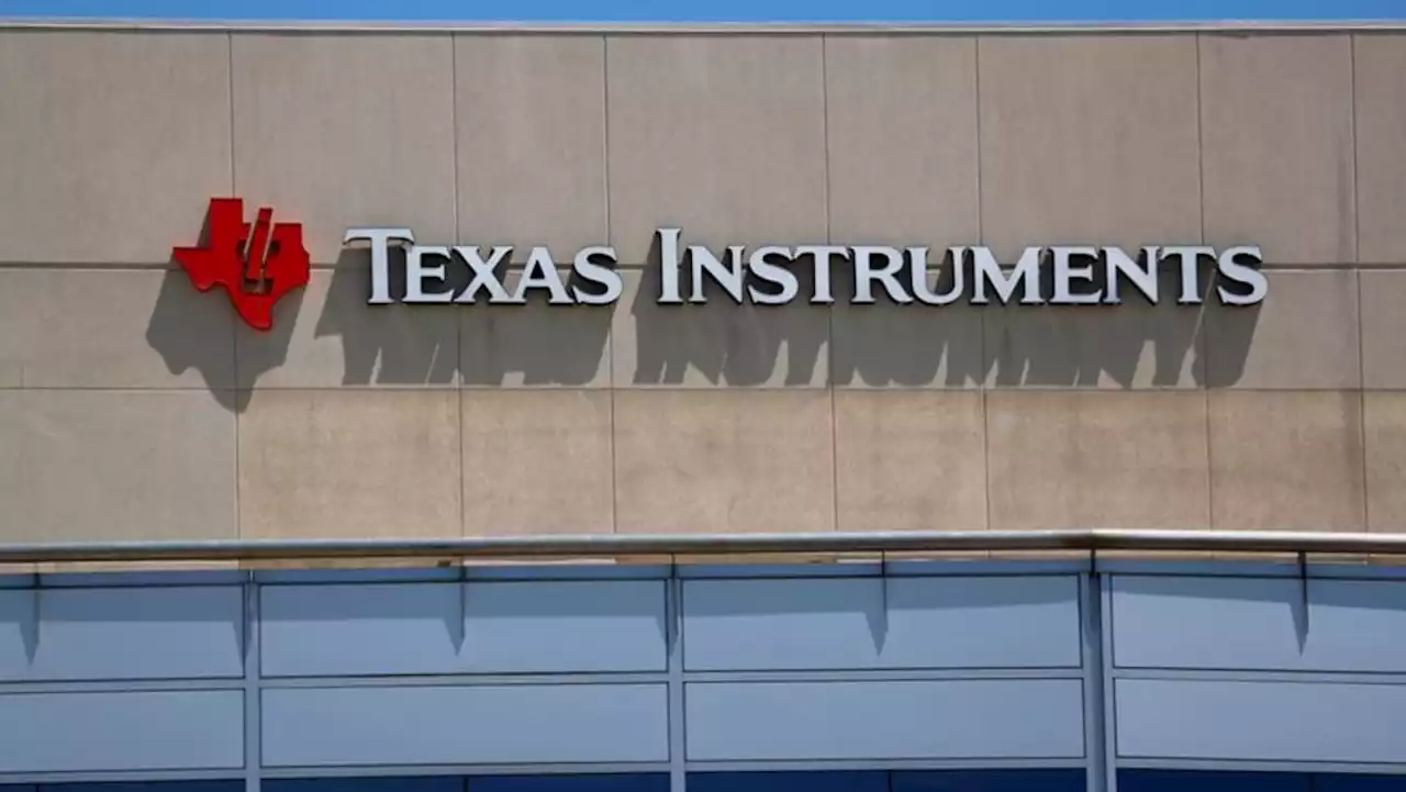 Chipmaker Texas Instruments forecasts quarterly revenue below estimates