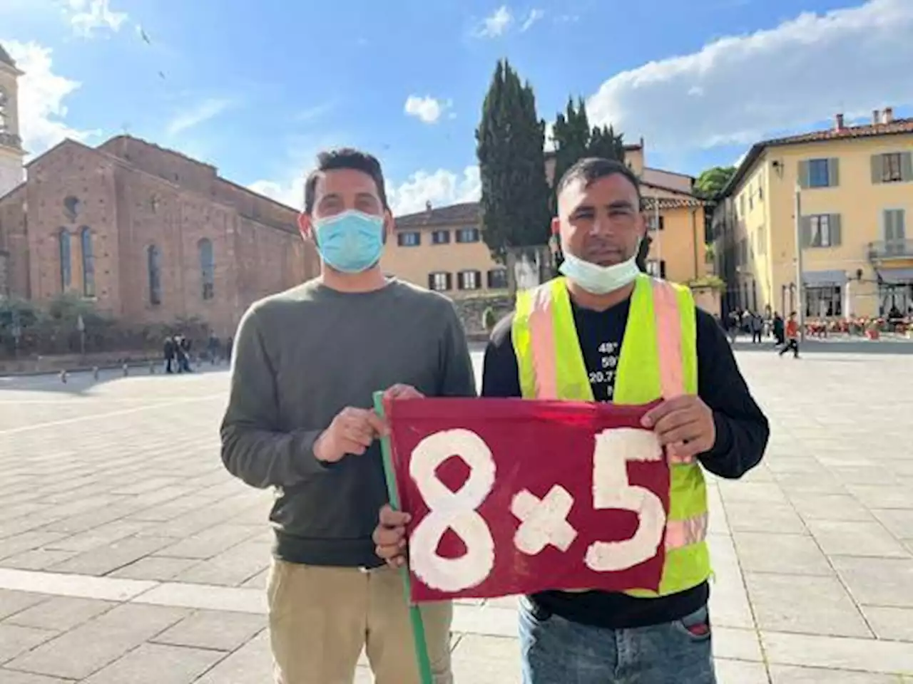 Campi, operai licenziati via Whatsapp: «Per 2 giorni di febbre ce ne toglievano 4 di paga»