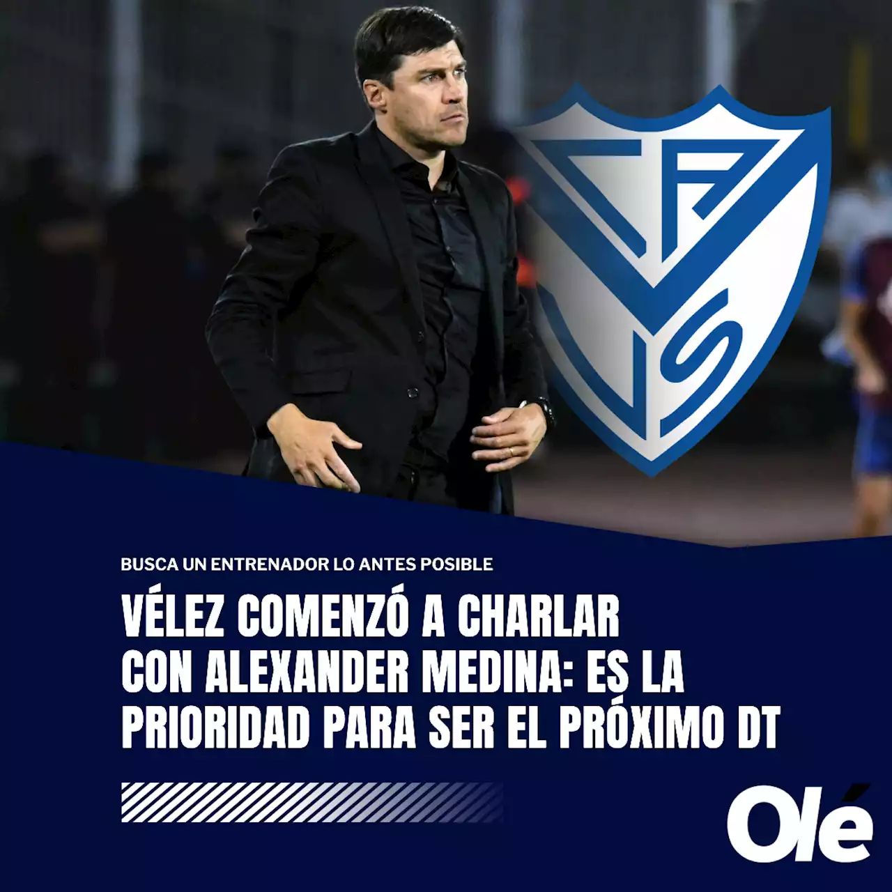 Vélez comenzó a charlar con Alexander Medina