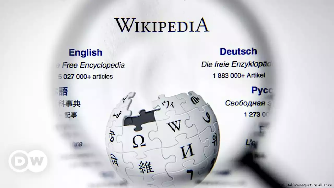 Суд в РФ оштрафовал Wikimedia за неудаление статей с 'фейками' | DW | 26.04.2022