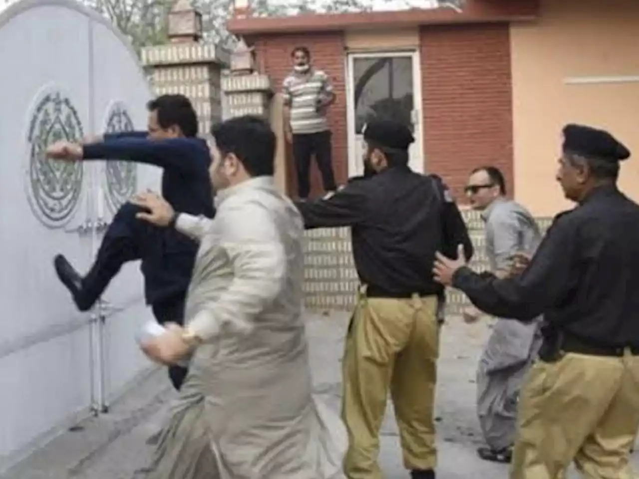سندھ ہاؤس حملہ کیس، پی ٹی آئی کے دو ارکان قومی اسمبلی گرفتار - ایکسپریس اردو