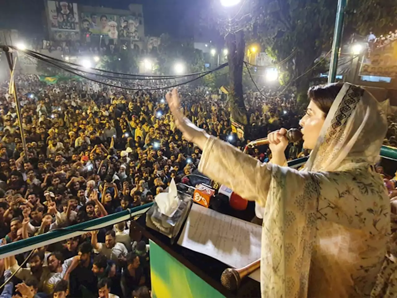 عمران خان نے عدم اعتماد سے بچنے کے لیے زرداری کی منتیں کیں، مریم نواز - ایکسپریس اردو