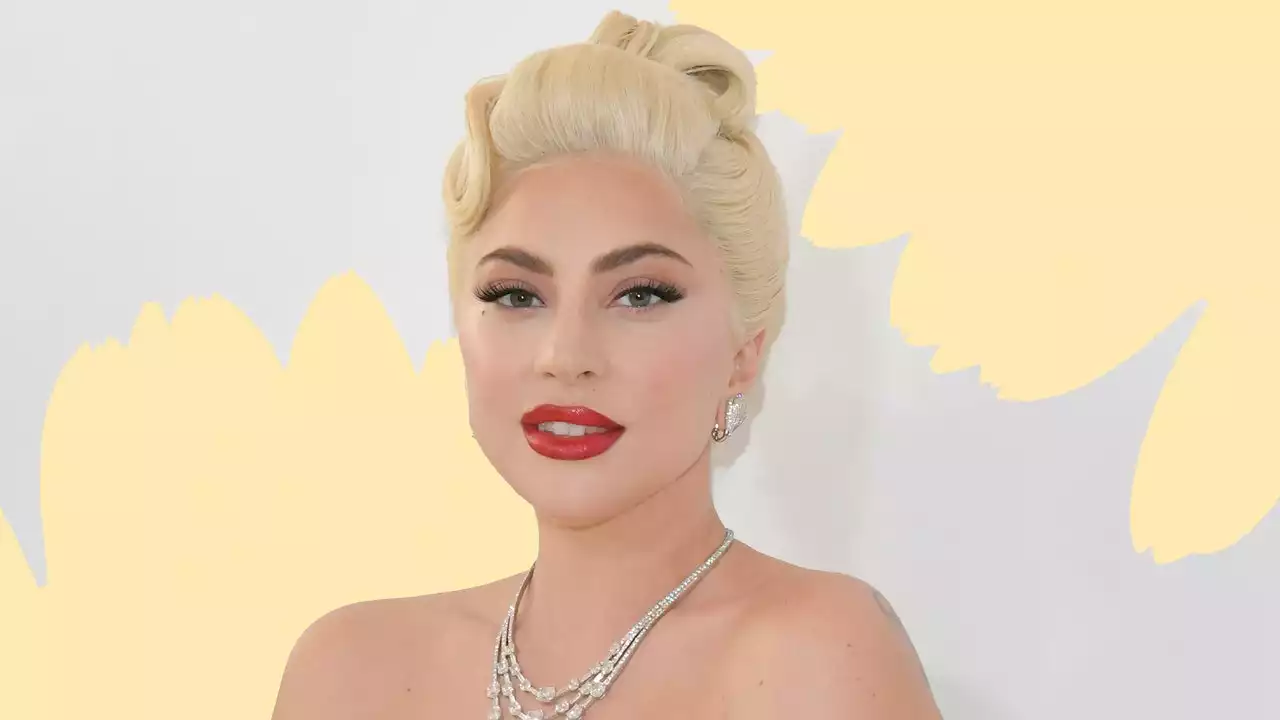 Lady Gaga's makeup-free selfie belongs in the Louvre