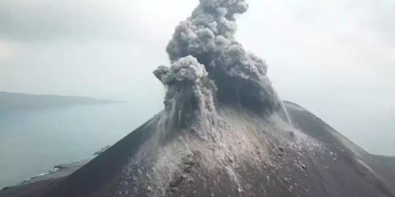 Waspada Tsunami Dipicu Gunung Anak Krakatau, BMKG Minta BPBD Cek Rambu Evakuasi | merdeka.com