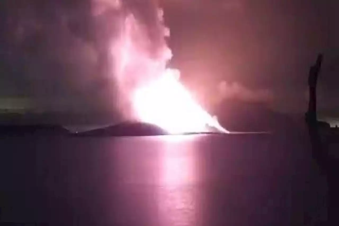 Gunung Anak Krakatau Siaga, BMKG Minta Masyarakat Waspada Ancaman Tsunami di Malam Hari - Pikiran-Rakyat.com