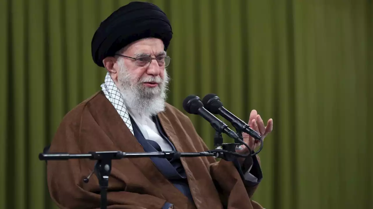 دانشجویان خواستار پس گرفتن عنوان «انقلابی‌» از مجلس توسط خامنه‌ای شدند