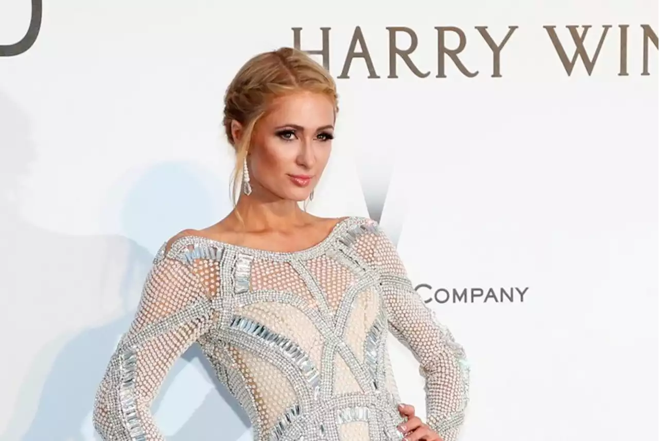 Pengawal Kewalahan Dampingi Paris Hilton di Coachella |Republika Online