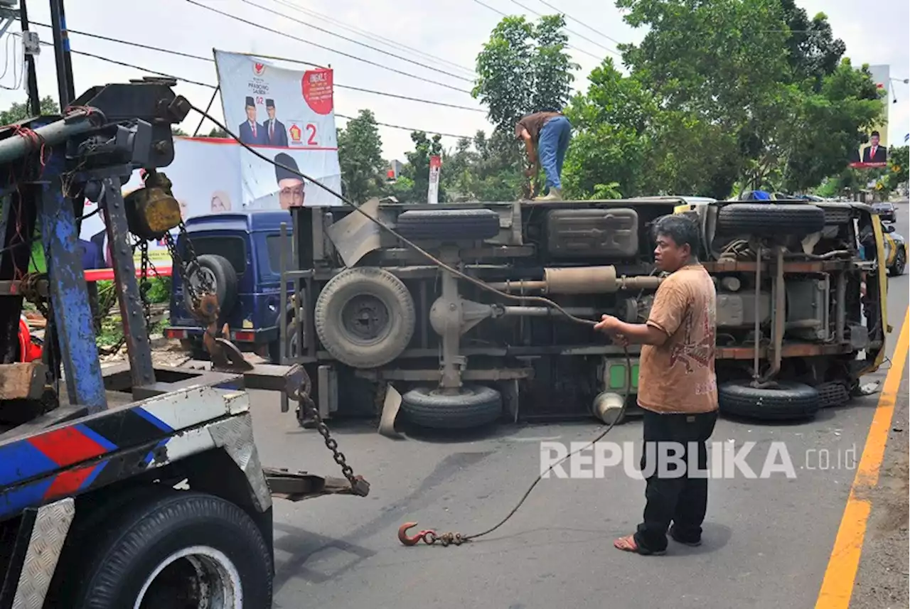 Tol Cipali Terapkan |em|Contra Flow|/em| Atasi Kepadatan Akibat Kecelakaan |Republika Online