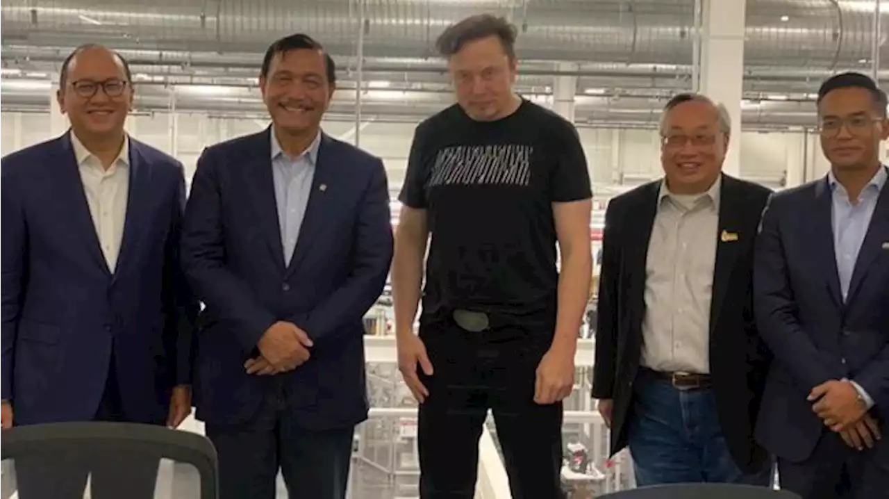 Jubir Luhut: Elon Musk Undang Jokowi Bertemu di SpaceX Facility