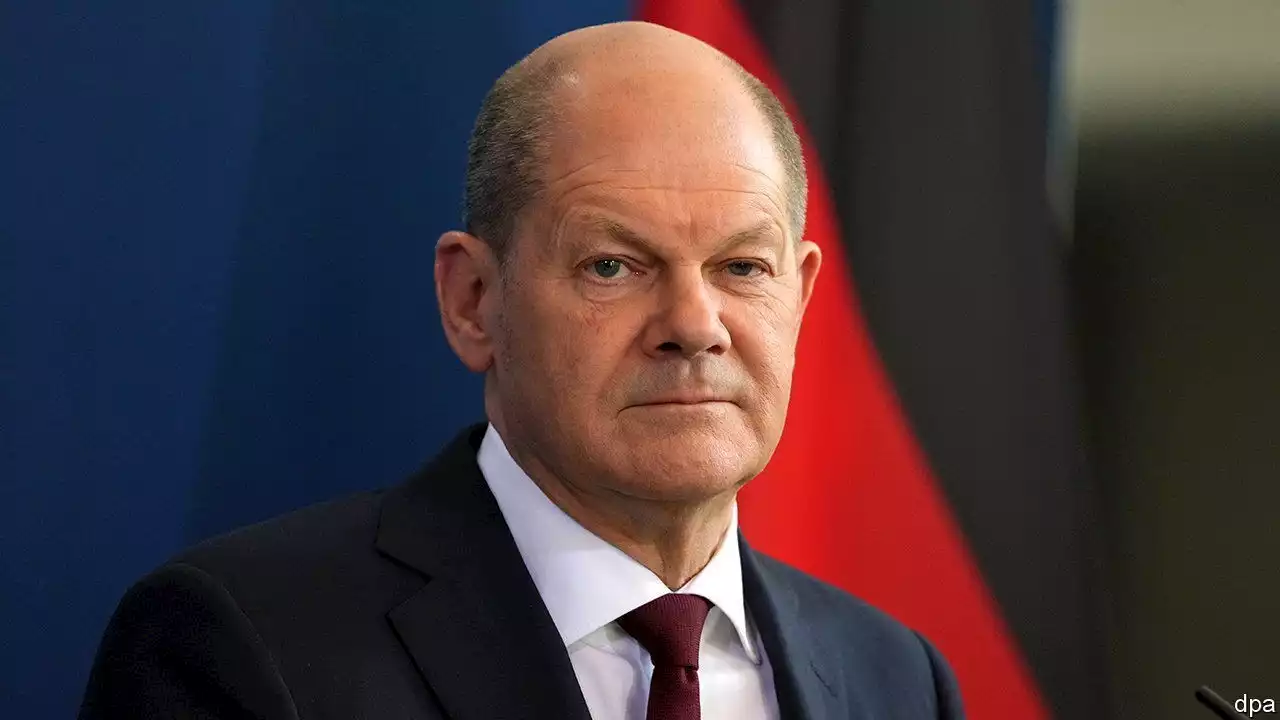 Why Olaf Scholz hesitates to send Ukraine heavy weapons