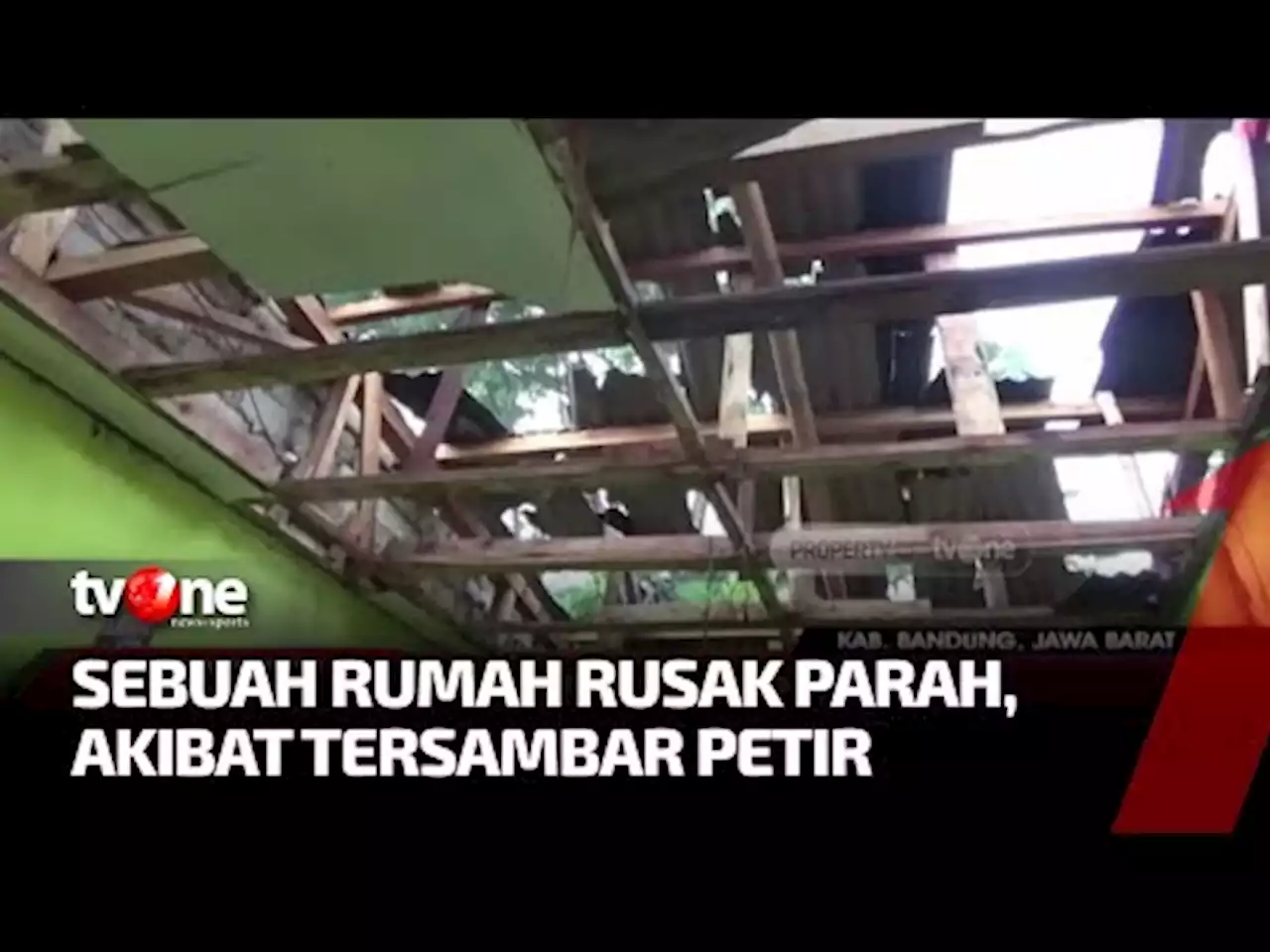 Rumah Tersambar Petir, Satu Orang Penghuni Luka - tvOne