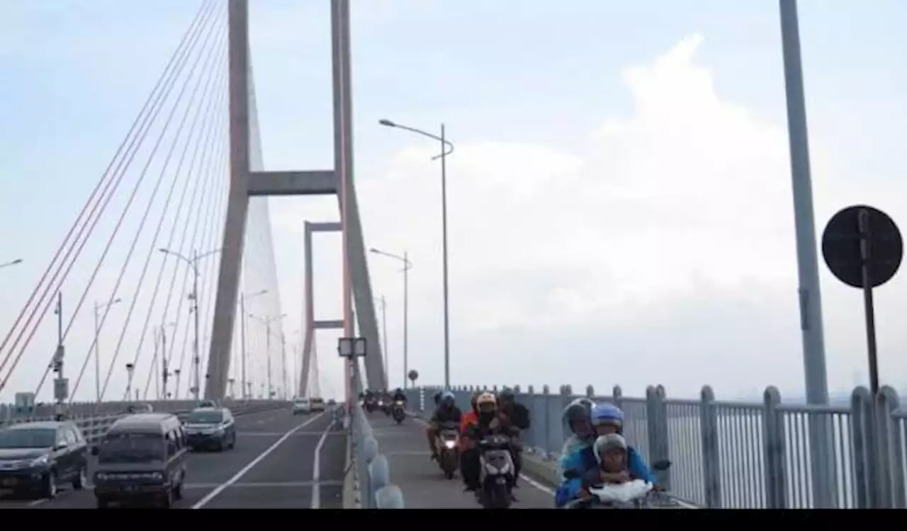 Duduk Perkara Video Heboh Seorang Pria yang Hendak Lompat ke Selat Madura dari Jembatan Suramadu