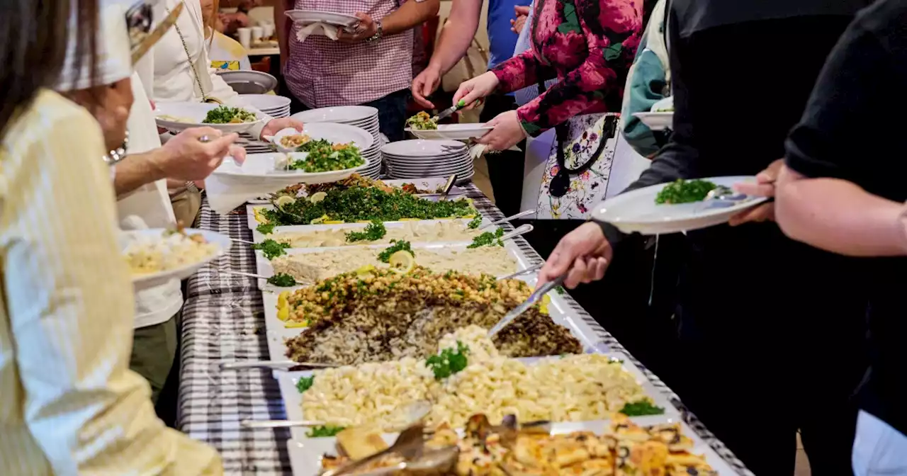 As sun sets on Ramadan in Little Arabia, a big buffet breaks the fast