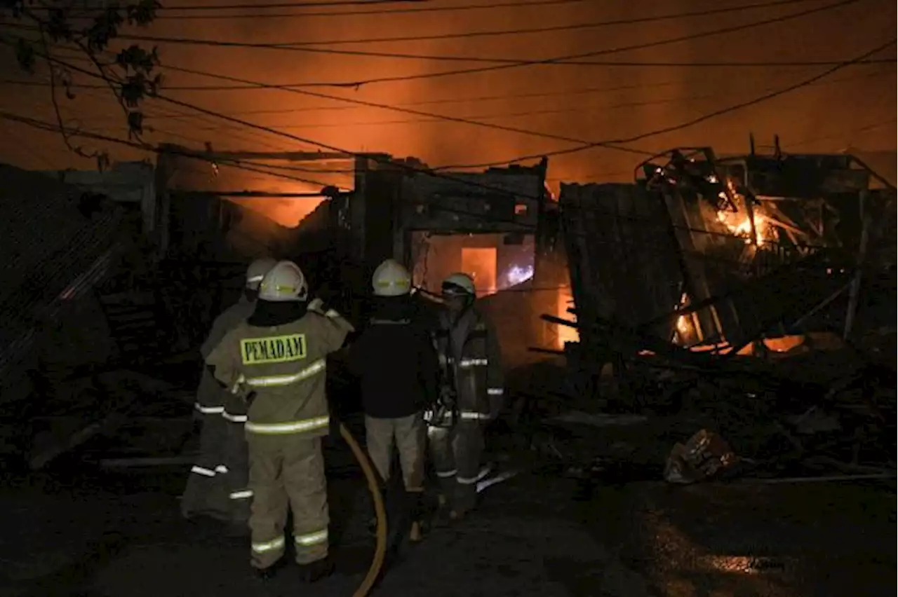 Pasar Pucung di Kota Depok Terbakar, Puluhan Kios Ludes