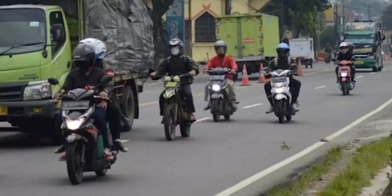 Jalur Selatan Jateng Mulai Diramaikan Pemudik Bersepeda Motor | merdeka.com