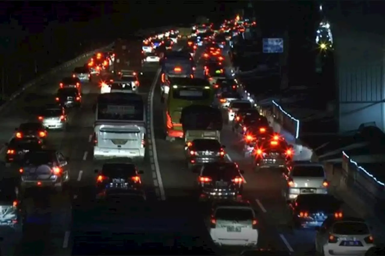 Selasa Malam, GT Cikampek Utama 1 hingga Pelabuhan Merak Mulai Ramai Pemudik