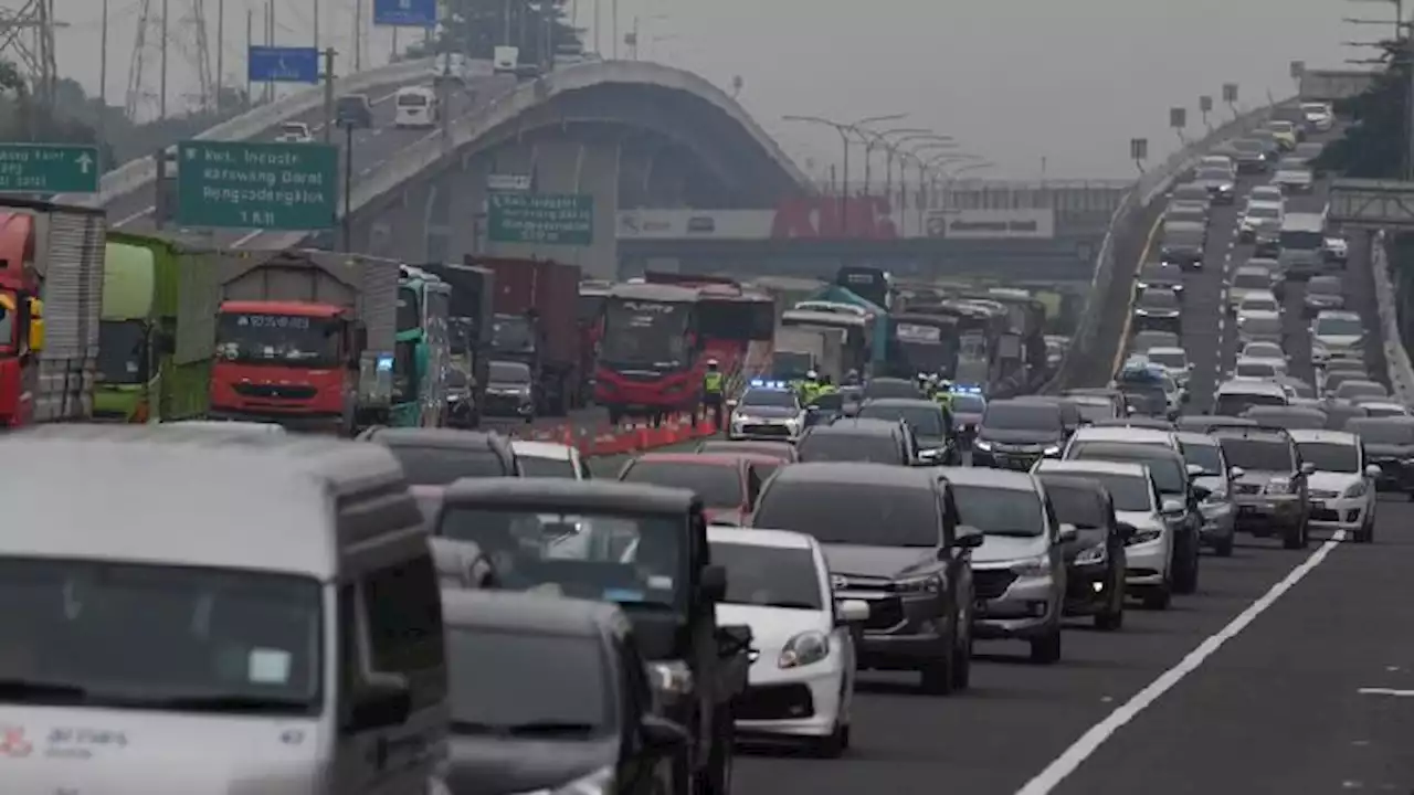 Tol Cikampek Padat Merayap, Ganjil Genap Diterapkan