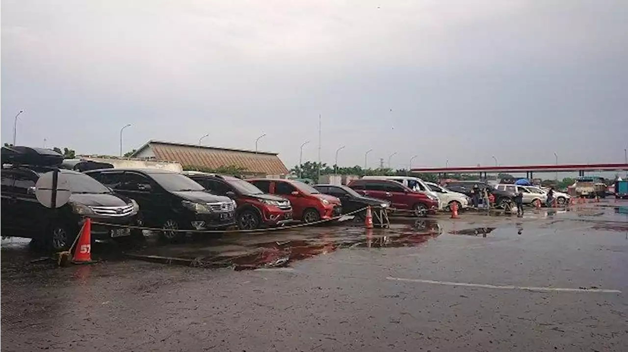 Kendaraan Pribadi Mulai Memadati Rest Area KM 57 Tol Jakarta-Cikampek - Tribunnews.com