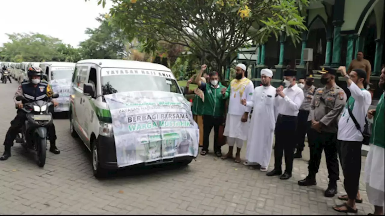 Ajak Masyarakat Berzakat, Wagub Beri Bantuan 20 Mobil Sembako di 25 Dusun