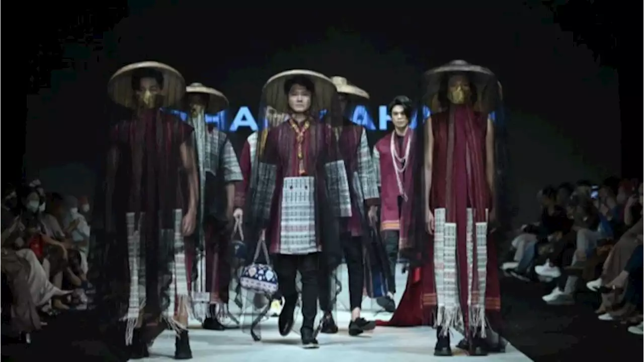 Karya Athan Siahaan Sukses Di Indonesia Fashion Week 2022