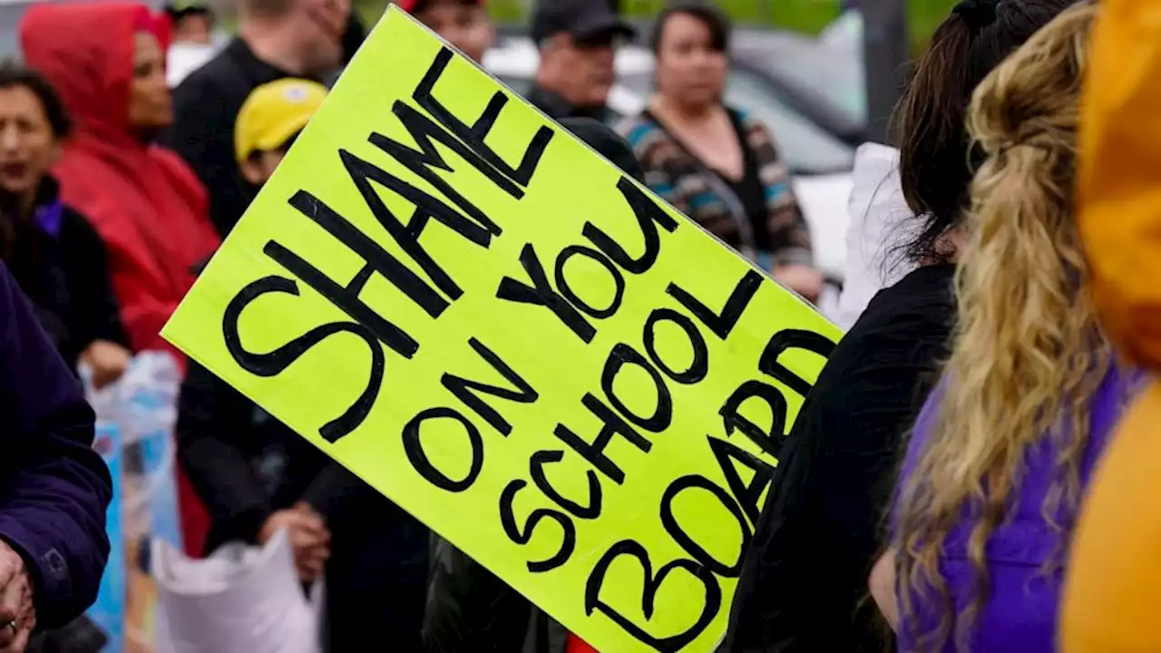 Oakland teachers plan walkout Friday over school closures