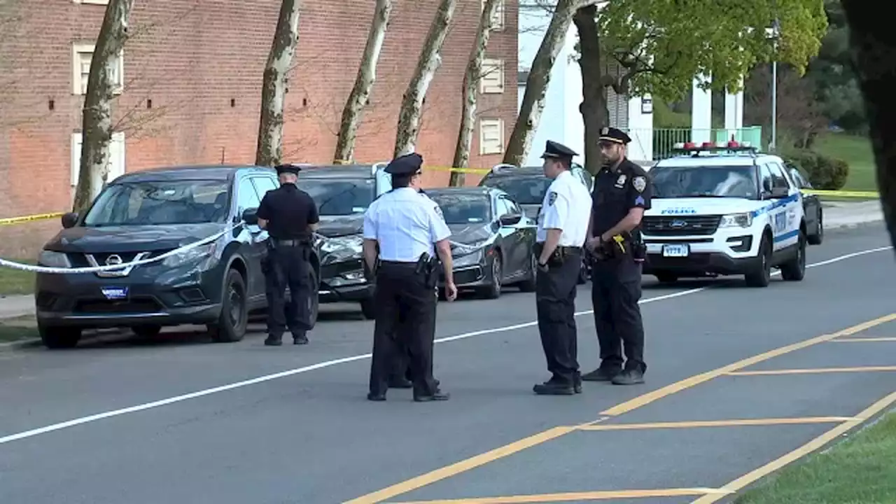 14-year-old girl one of 3 victims in apparent drive-by shooting in Queens