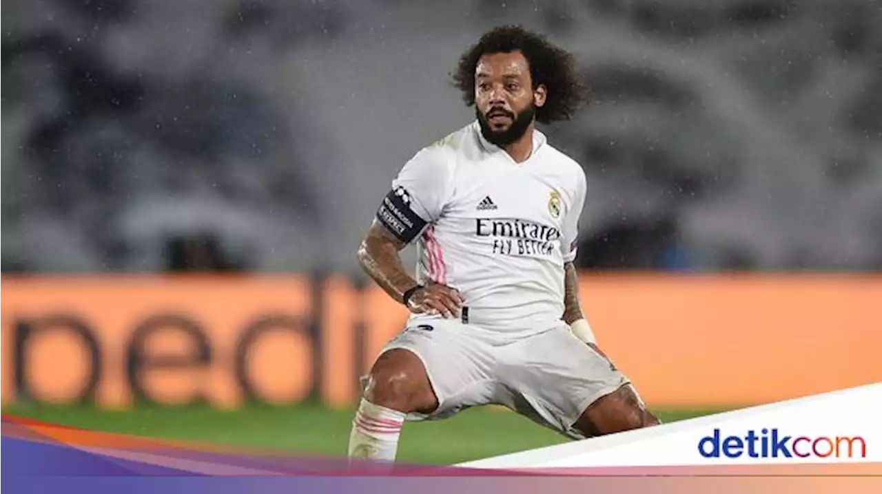 Marcelo Tak Sengaja Injak Logo Manchester City, lalu...