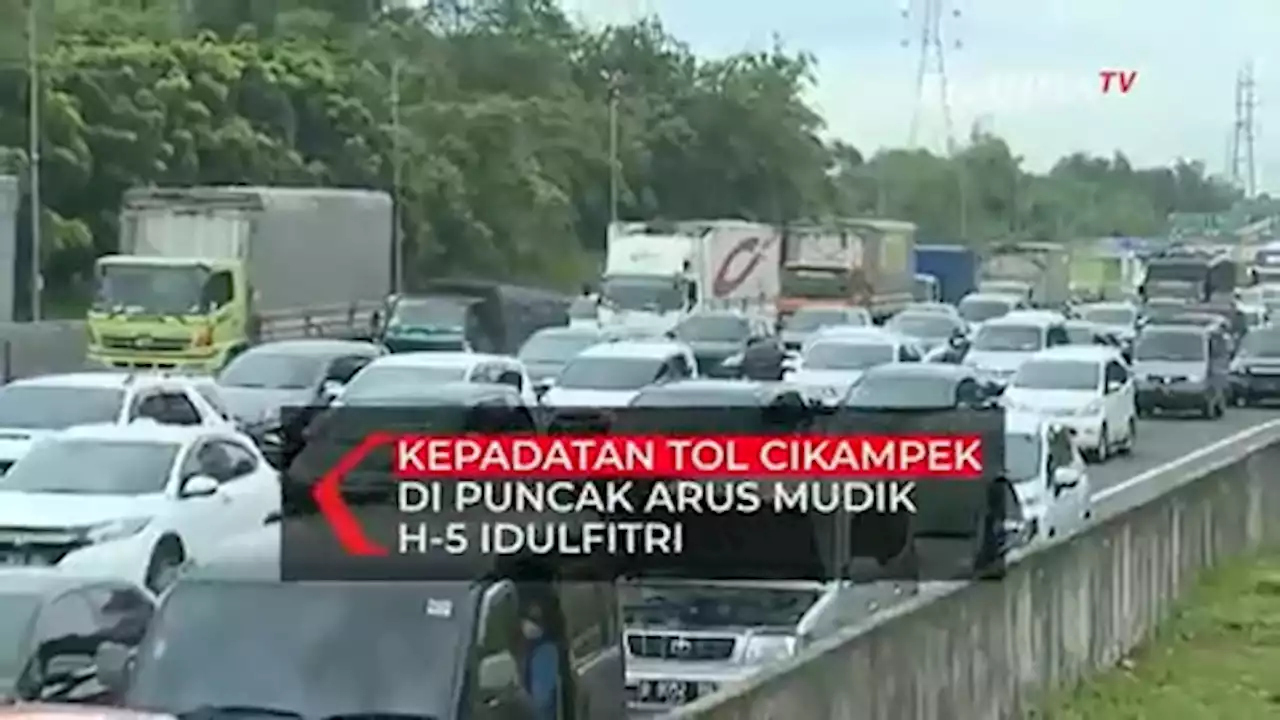 Kondisi Tol Cikampek Padat di KM 47 H-5 Lebaran Puncak Arus Mudik