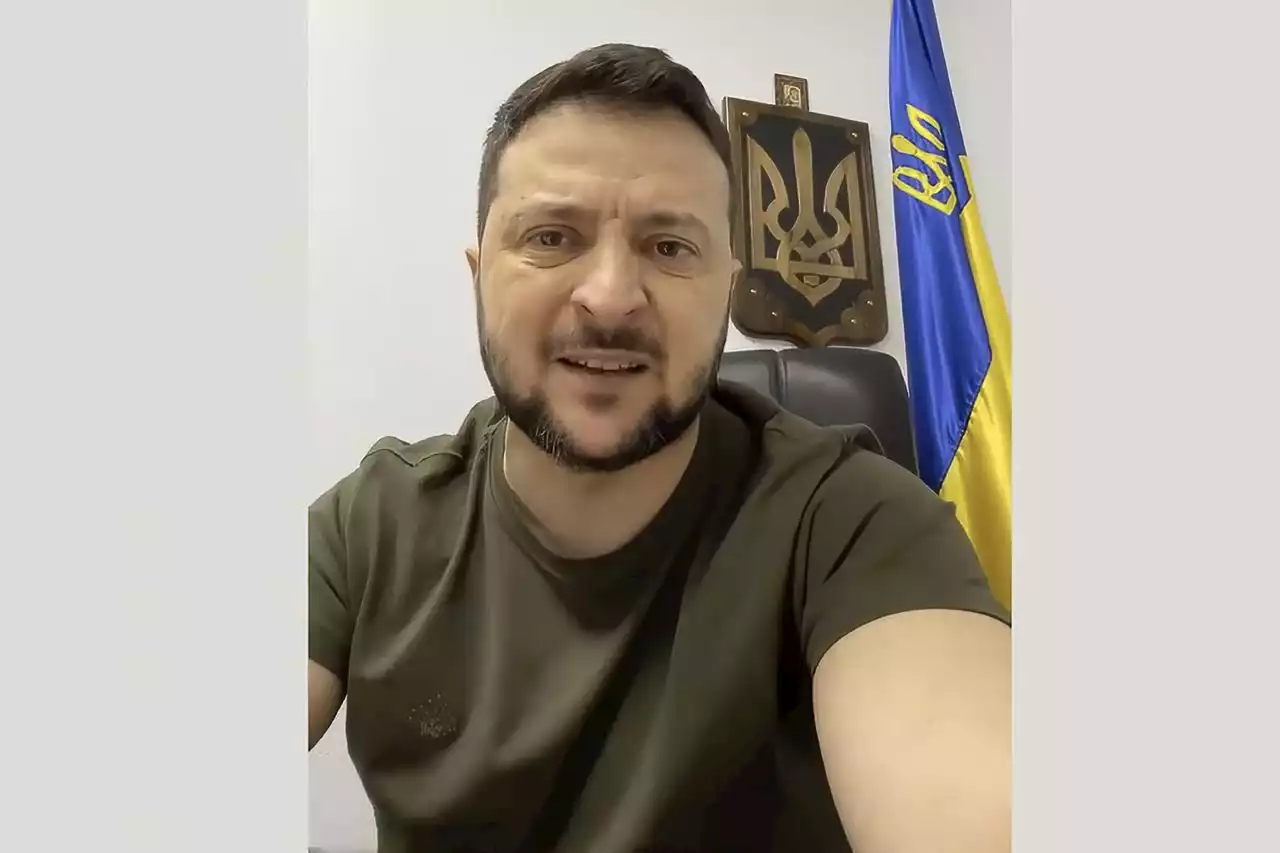 Insta-diplomazia | Così Zelensky è diventato il primo leader online in tempo di guerra - Linkiesta.it