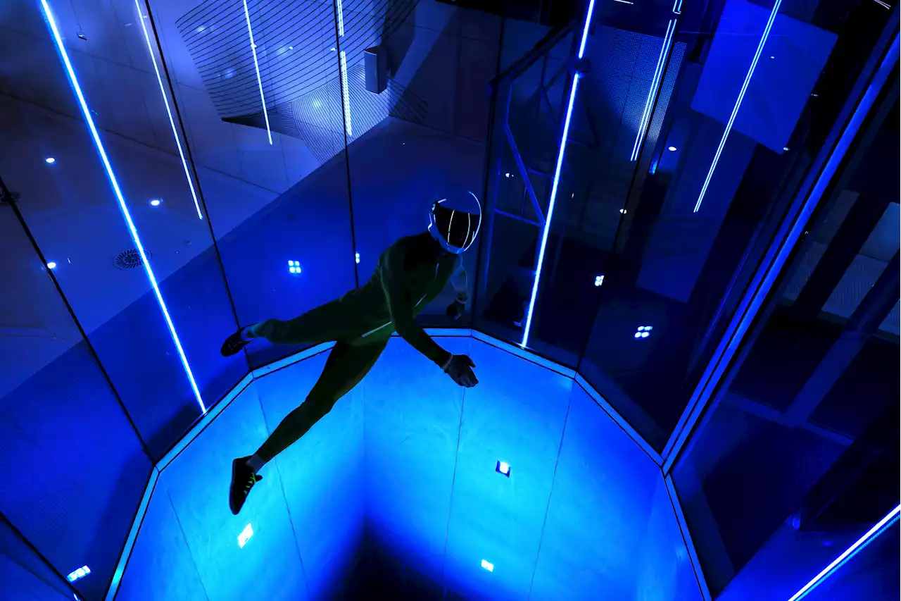 Viewers dazzled by woman's indoor skydiving routine: 'Super cool sport'