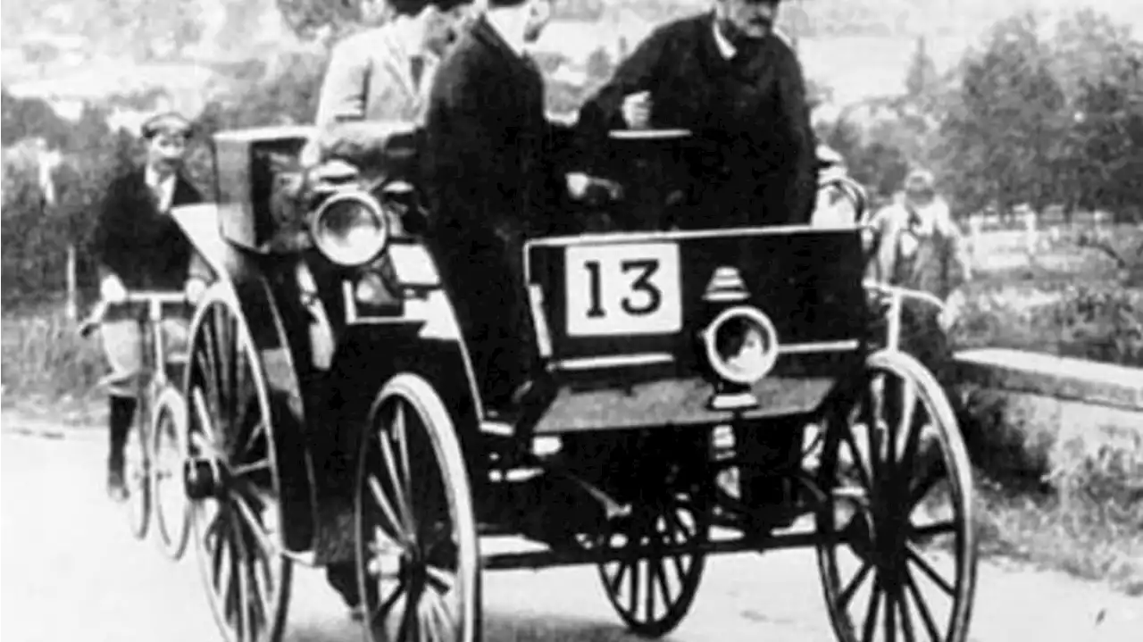 Hace 135 años, un 'bólido' de 30 km/h y motor a vapor inauguró el automovilismo