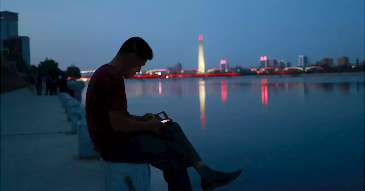 Some N.Koreans find ways around govt smartphone controls, report says