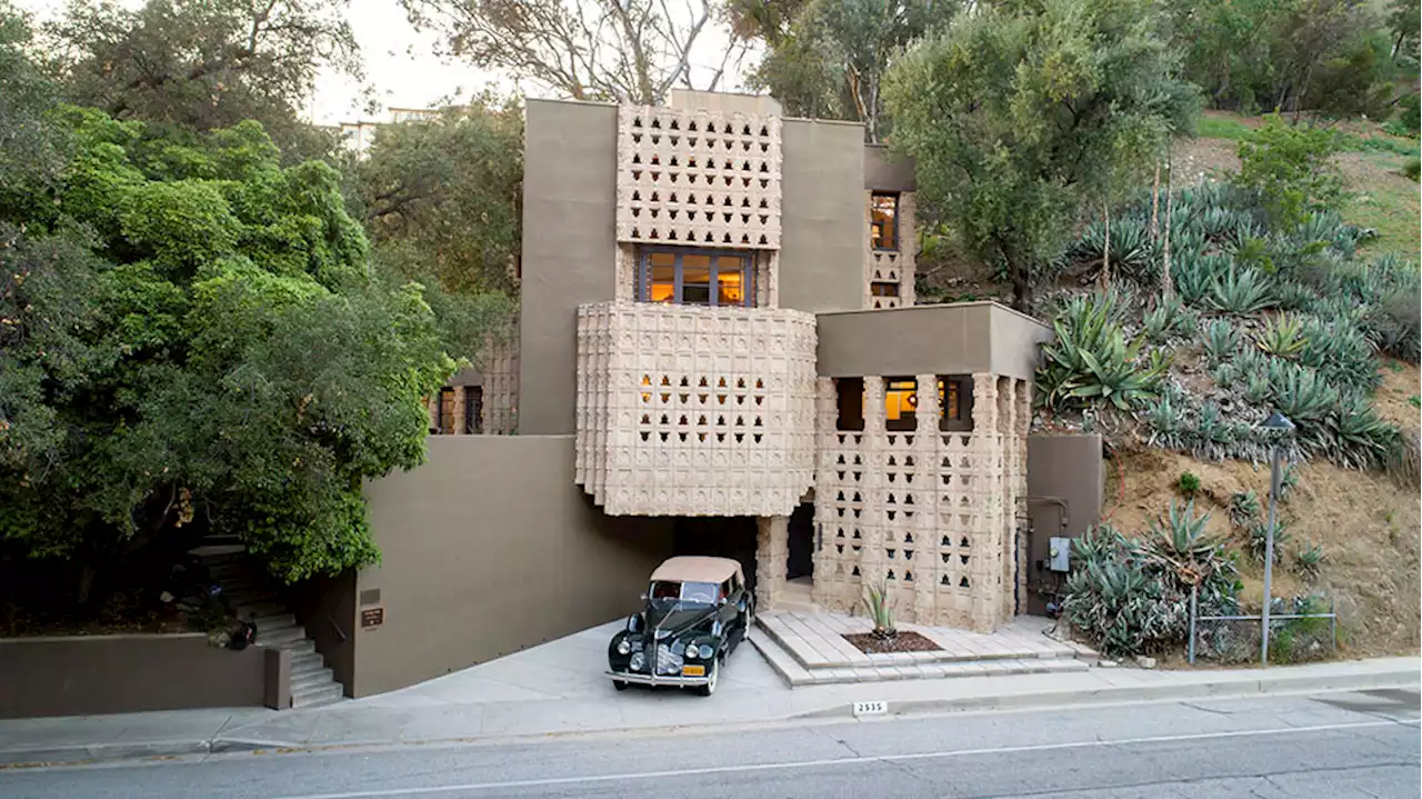 Inside a $3.3 Million Modernist LA Home Designed by Frank Lloyd Wright’s Son