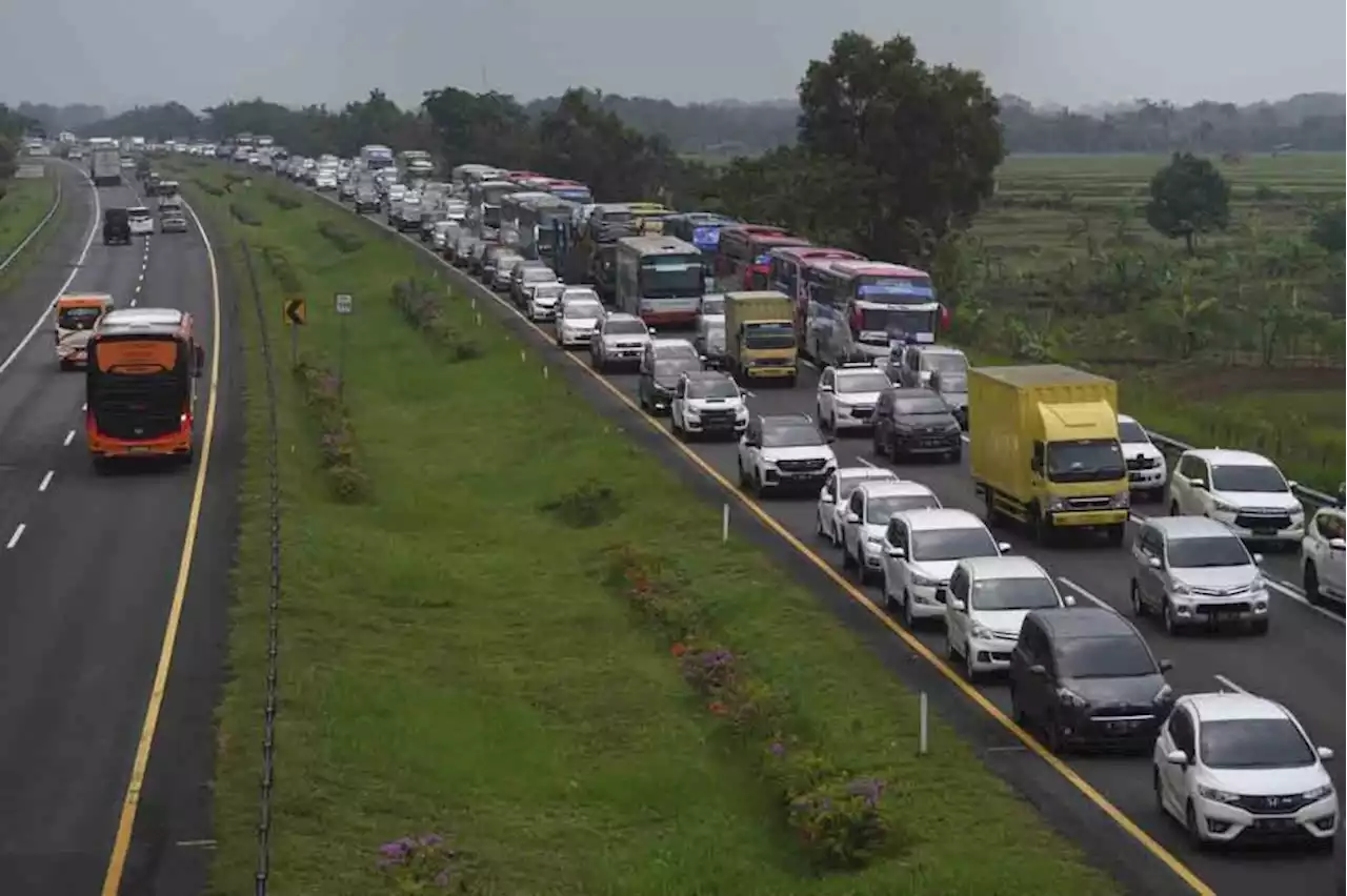 Jalan Tol Cikopo-Palimanan Mulai Dipadati Kendaraan Pemudik