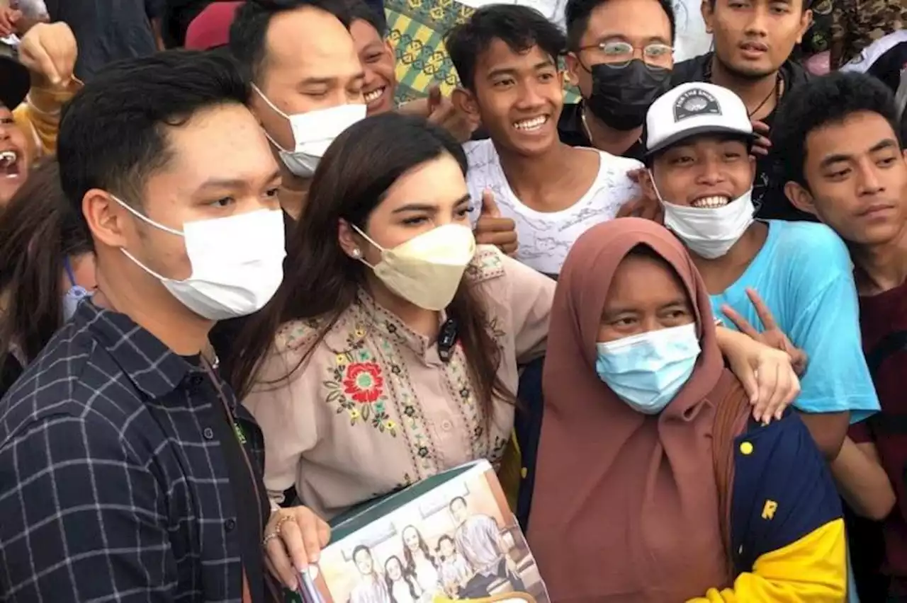 Kunjungi Korban Kebakaran Pasar Gembrong, Ashanty Bawa Bantuan Sembako 4 Ton