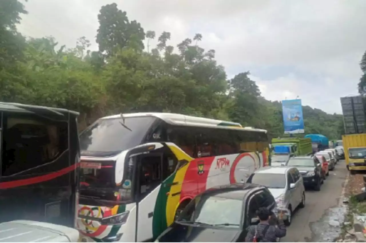 Macet Parah Jalan ke Pelabuhan Merak, 2 Jam Kendaraan Pemudik hanya Bergerak 4 Km