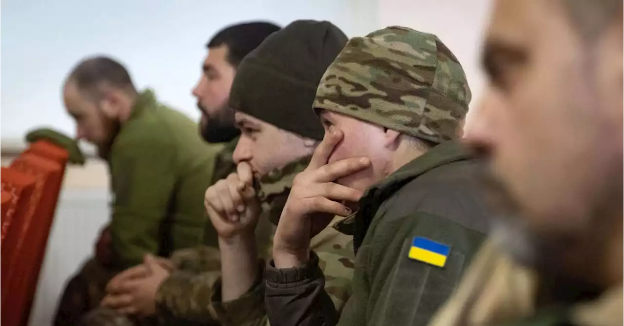 Guerre en Ukraine: 45 personnes libérées après un nouvel échange avec la Russie, annonce Kiev