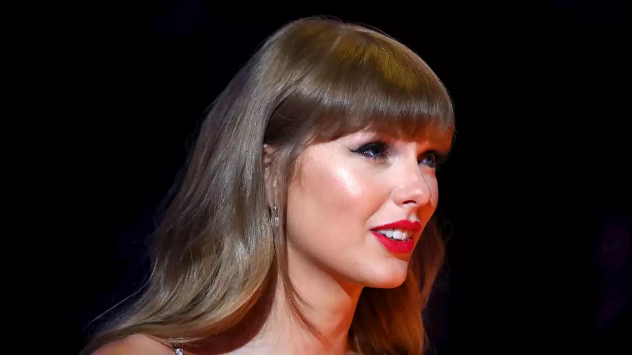 Taylor Swift Sobs Over a Dead Man in New Movie Trailer