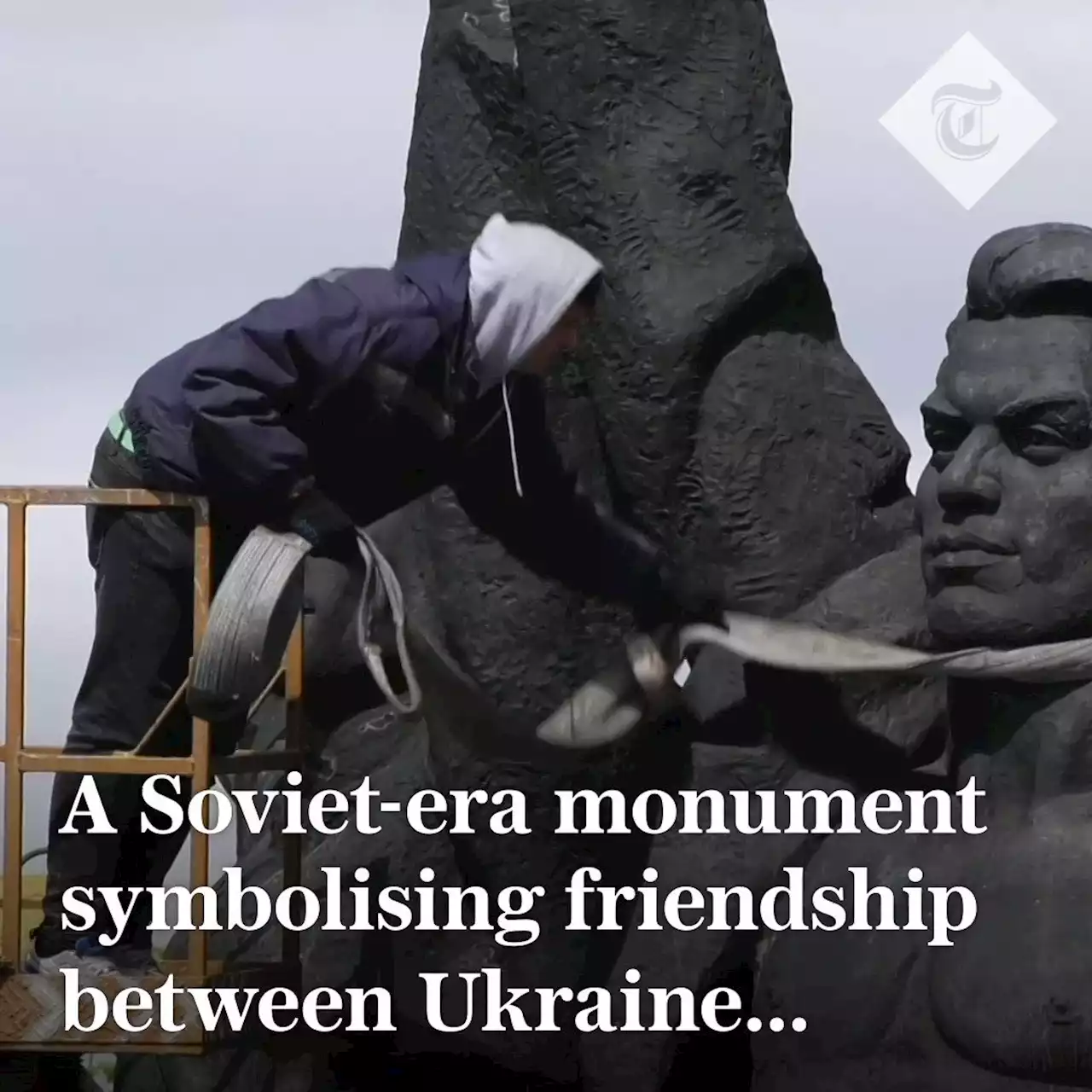 Kyiv pulls down Soviet-era monument symbolising Russian-Ukrainian friendship