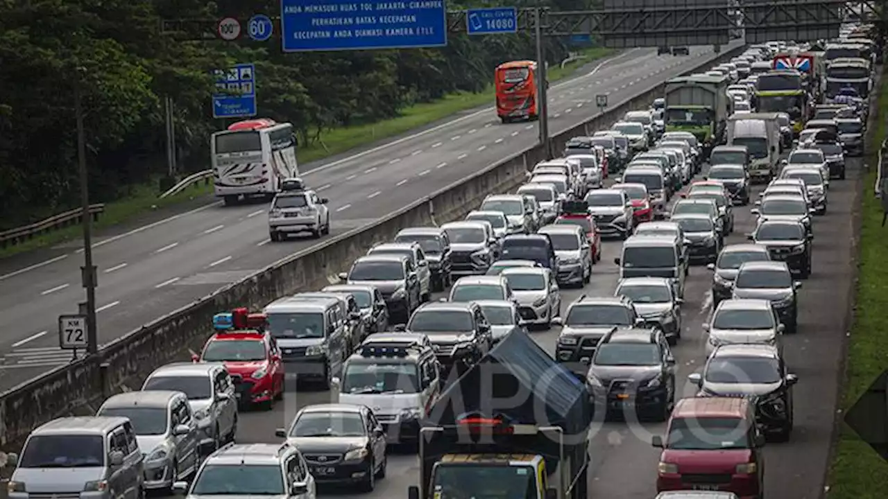 H-4 Lebaran, Jalan Tol Jakarta Cikampek Arah Cipali Mulai Dipadati Pemudik