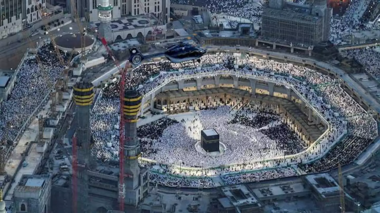 Ratusan Ribu Umat Muslim Penuhi Masjidil Haram saat Menjemput Lailatul Qadar