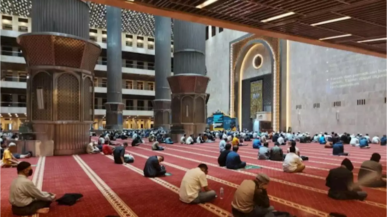 Jemput Malam Lailatul Qadar, Umat Muslim Padati Masjid Istiqlal