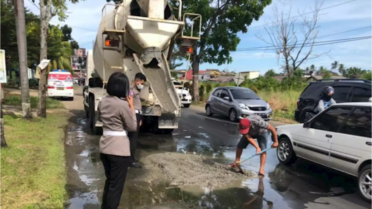 Kebut Perbaikan Jalan Berlubang, Polres Bengkulu Gaet Pengusaha Tambal Jalan Rusak