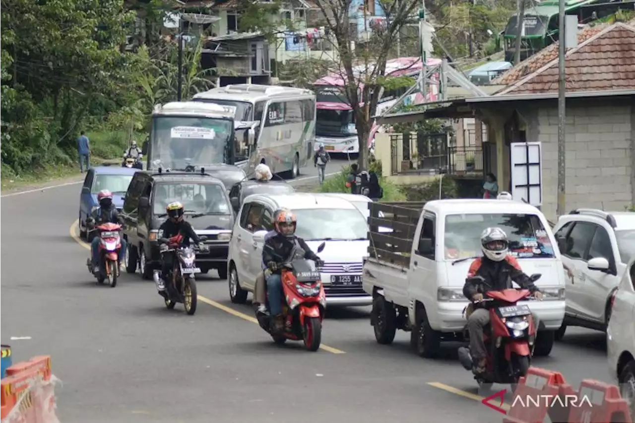 Polisi sebut Nagreg H-3 ramai lancar setelah ada pengalihan arus