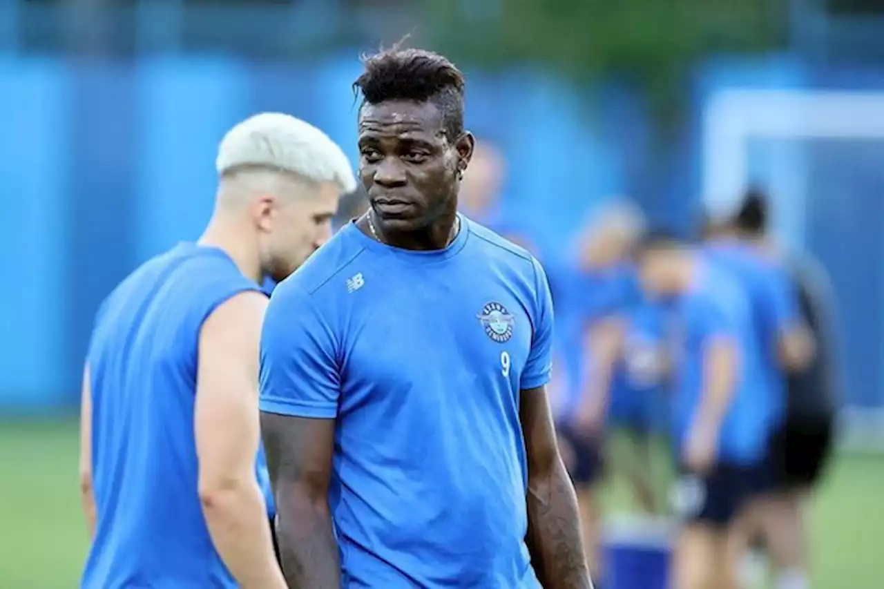 Mino Raiola Digosipkan Meninggal Dunia, Mario Balotelli Kecam Media Italia: Dasar Tak Tahu Malu! - Bola.net