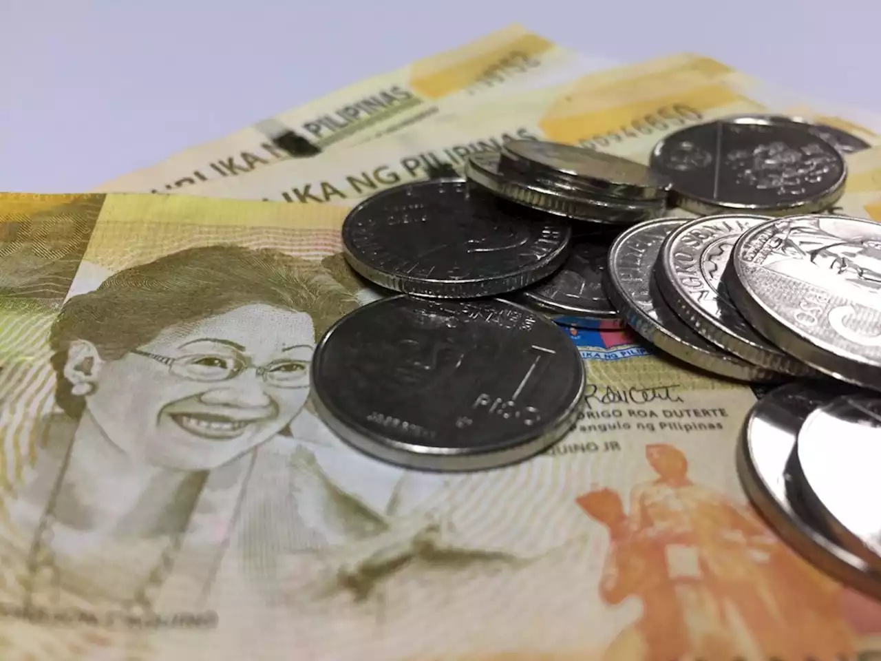 Peso falls on virus fears, March ‘hot money’ net outflow - BusinessWorld Online