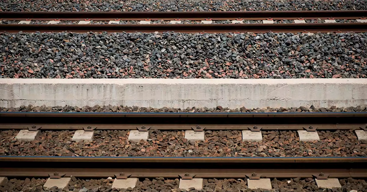 Boy, 17, struck and killed by Amtrak train in Logan Square